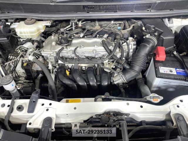 Toyota VOXY 2015-01 8281778-17