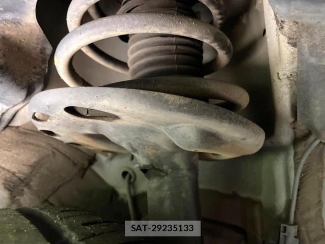 Toyota VOXY 2015-01 8281778-19