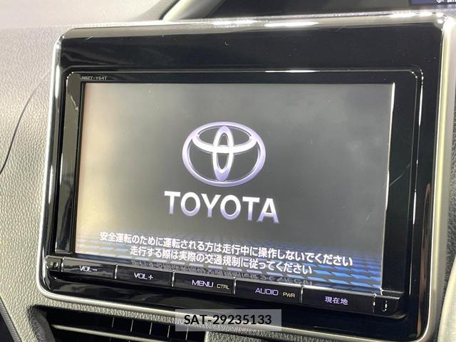 Toyota VOXY 2015-01 8281778-2