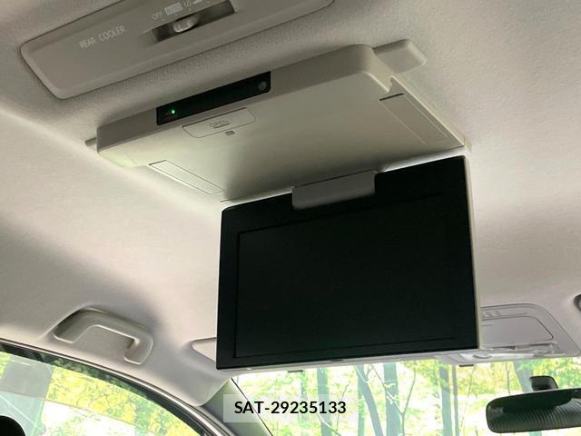 Toyota VOXY 2015-01 8281778-3