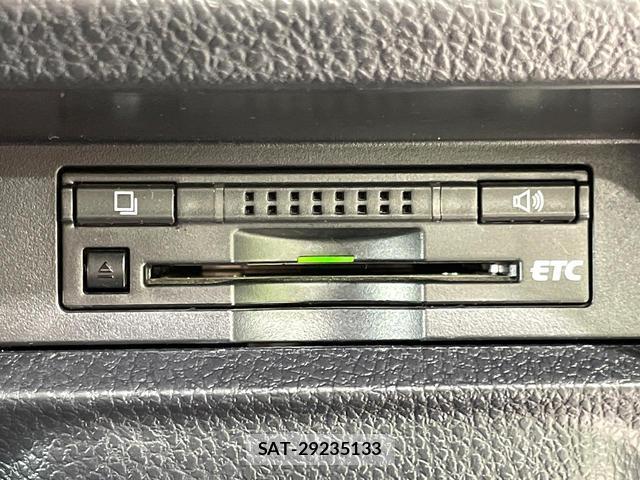 Toyota VOXY 2015-01 8281778-6