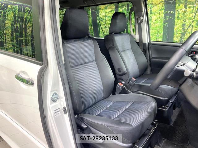 Toyota VOXY 2015-01 8281778-7