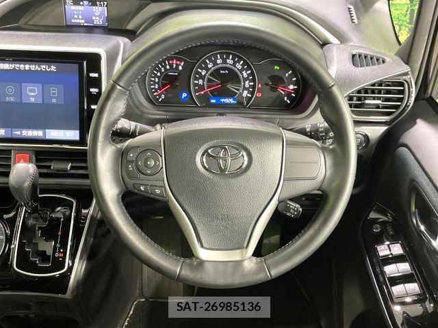 Toyota VOXY 2019-01 8281779-11