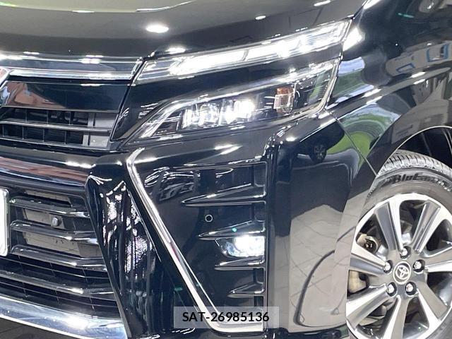 Toyota VOXY 2019-01 8281779-12
