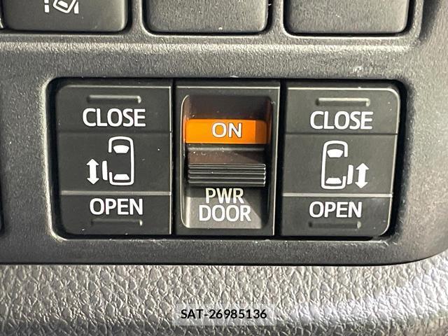 Toyota VOXY 2019-01 8281779-4