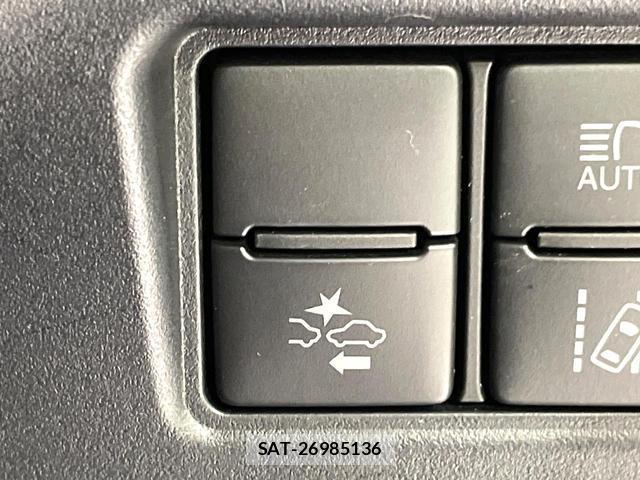 Toyota VOXY 2019-01 8281779-6