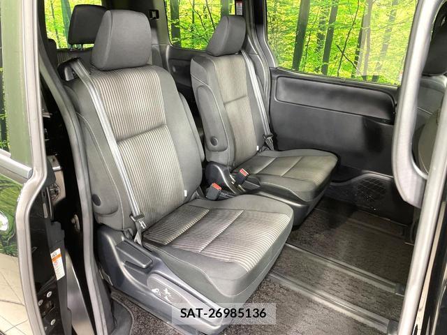 Toyota VOXY 2019-01 8281779-8