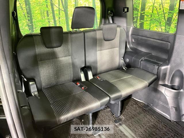 Toyota VOXY 2019-01 8281779-9