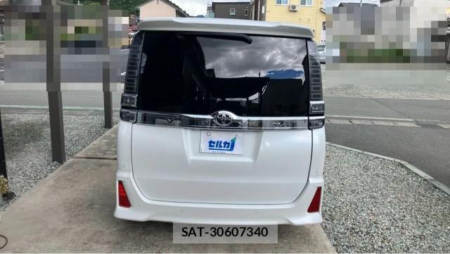 Toyota VOXY 2020-07 8281805-1