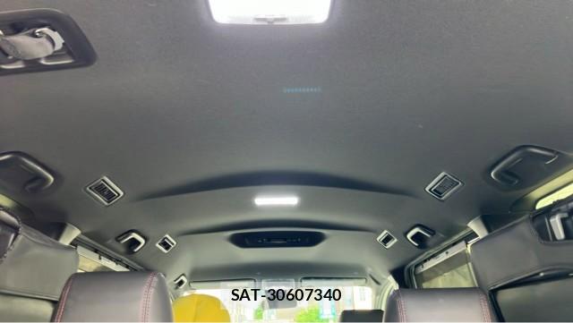 Toyota VOXY 2020-07 8281805-15