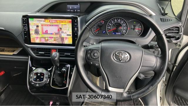 Toyota VOXY 2020-07 8281805-16