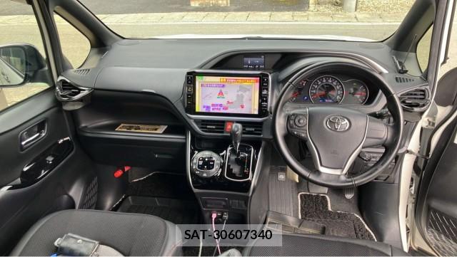 Toyota VOXY 2020-07 8281805-2