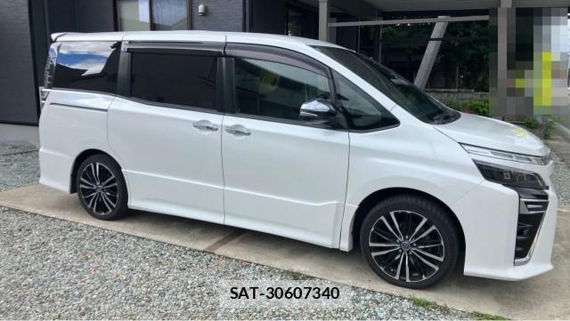Toyota VOXY 2020-07 8281805-3