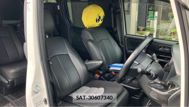Toyota VOXY 2020-07 8281805-5