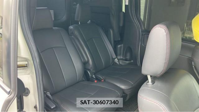 Toyota VOXY 2020-07 8281805-6