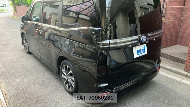 Toyota VOXY 2022-12 8281815-12