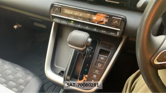 Toyota VOXY 2022-12 8281815-14