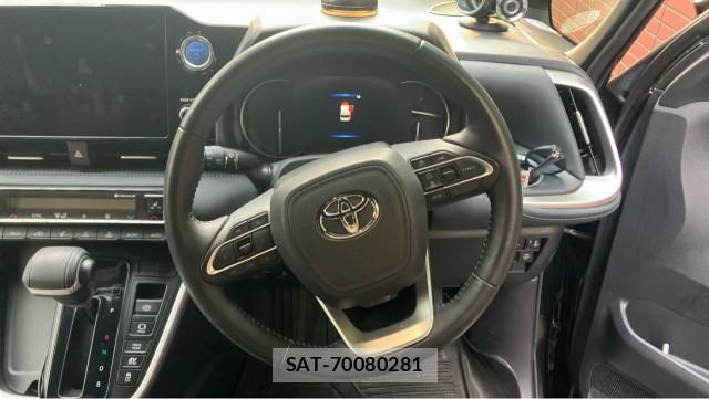 Toyota VOXY 2022-12 8281815-16