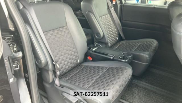 Toyota VOXY 2025-07 8281837-6