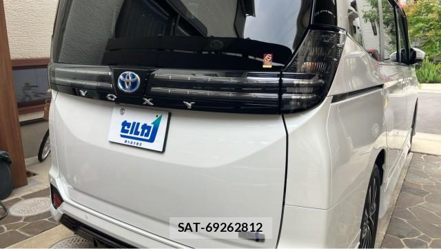 Toyota VOXY 2025-03 8281869-1