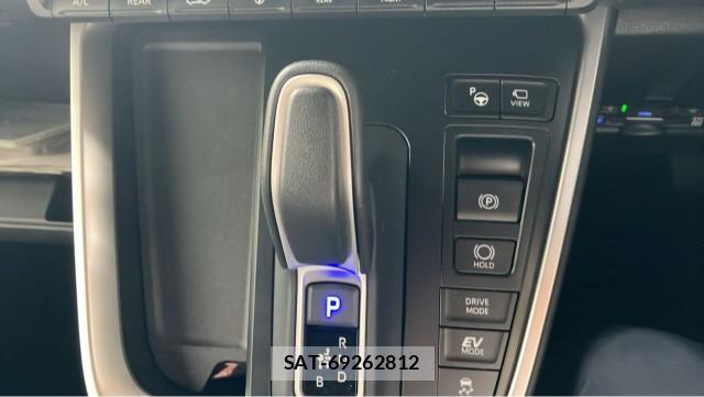 Toyota VOXY 2025-03 8281869-14
