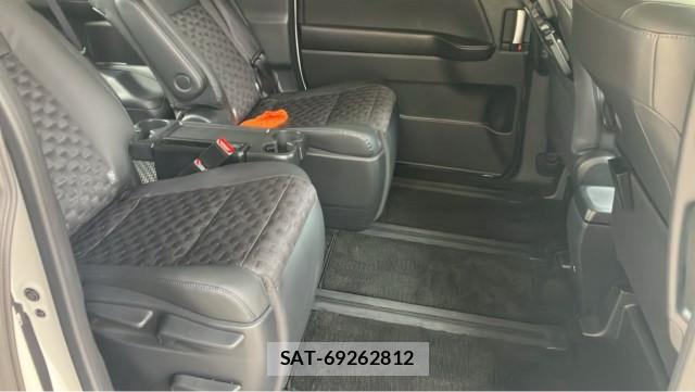 Toyota VOXY 2025-03 8281869-6