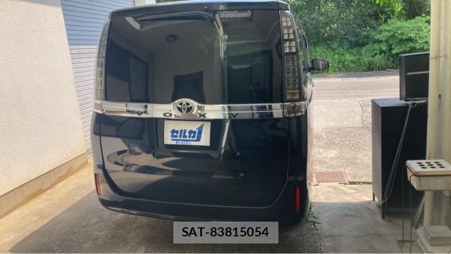 Toyota VOXY 2015-04 8281879-1