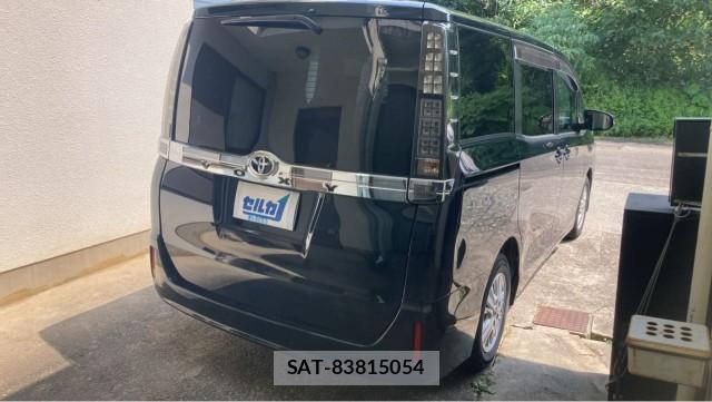 Toyota VOXY 2015-04 8281879-12