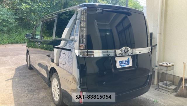 Toyota VOXY 2015-04 8281879-13