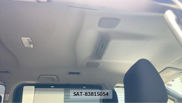 Toyota VOXY 2015-04 8281879-15
