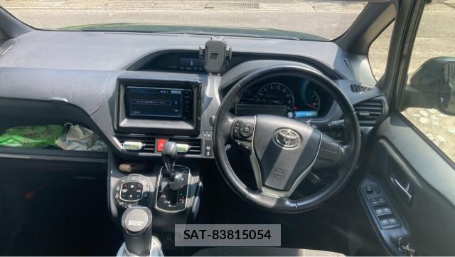 Toyota VOXY 2015-04 8281879-16