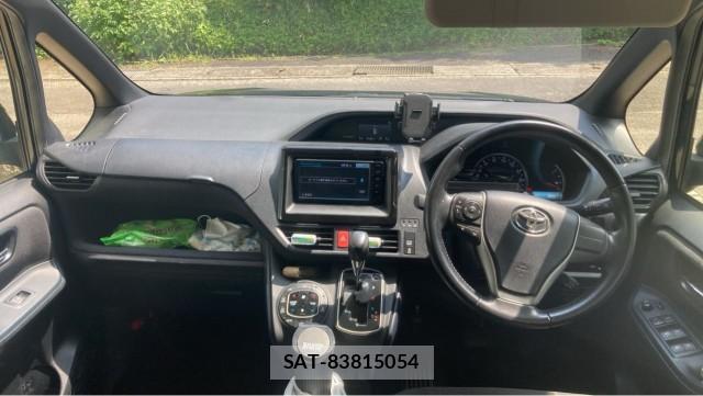 Toyota VOXY 2015-04 8281879-2