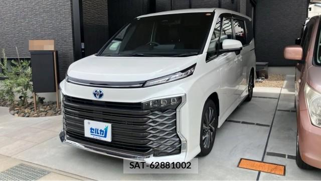 Toyota VOXY 2025-04 8281908-0