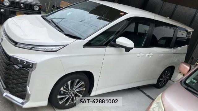 Toyota VOXY 2025-04 8281908-10
