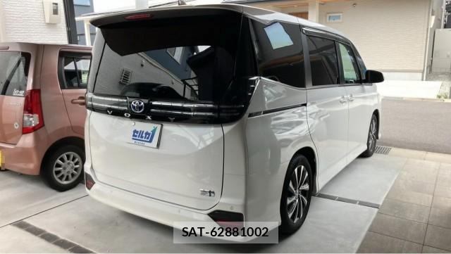 Toyota VOXY 2025-04 8281908-12