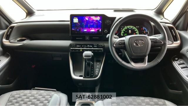 Toyota VOXY 2025-04 8281908-2