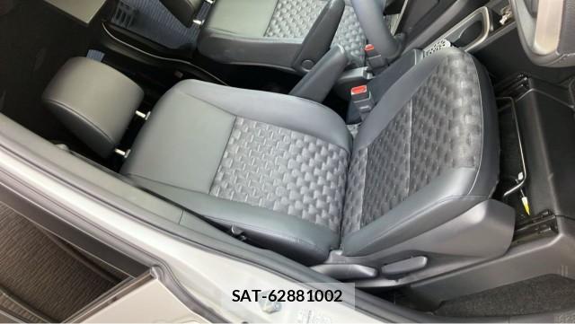 Toyota VOXY 2025-04 8281908-5