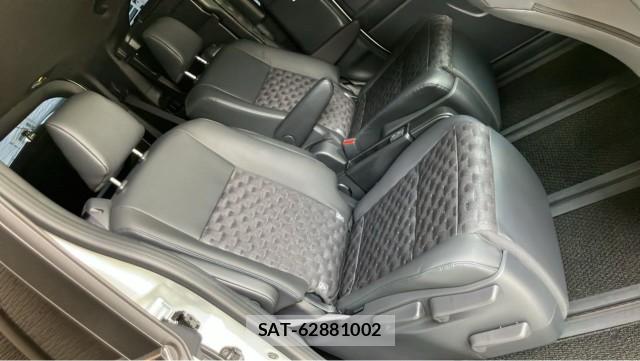 Toyota VOXY 2025-04 8281908-6