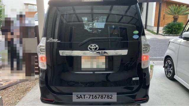 Toyota VOXY 2013-08 8281915-1