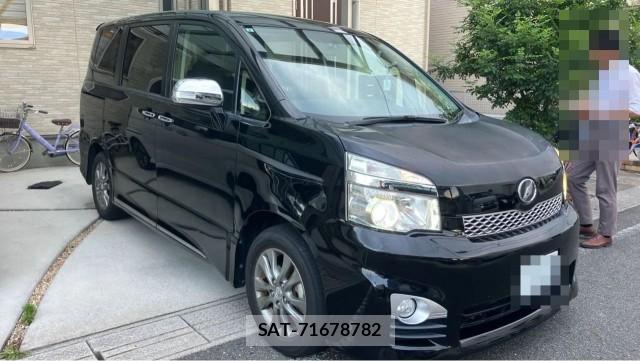 Toyota VOXY 2013-08 8281915-11