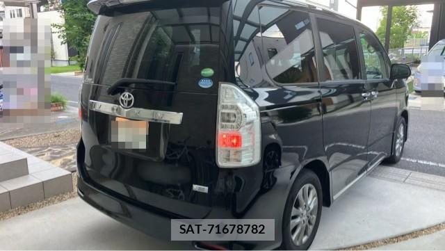 Toyota VOXY 2013-08 8281915-12
