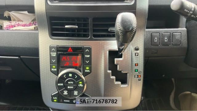 Toyota VOXY 2013-08 8281915-14