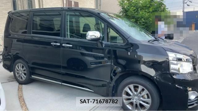 Toyota VOXY 2013-08 8281915-3