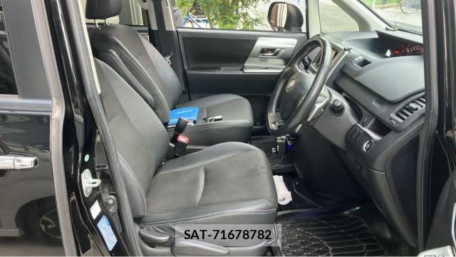 Toyota VOXY 2013-08 8281915-5