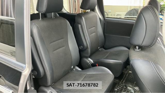 Toyota VOXY 2013-08 8281915-6