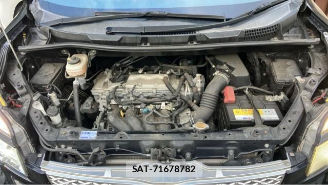 Toyota VOXY 2013-08 8281915-7