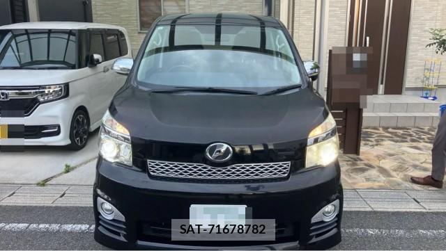 Toyota VOXY 2013-08 8281915-9