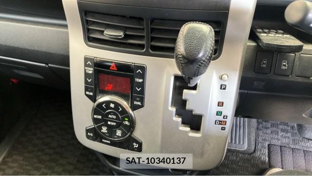 Toyota VOXY 2010-07 8281964-14