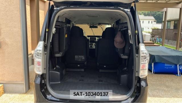 Toyota VOXY 2010-07 8281964-17