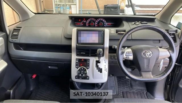 Toyota VOXY 2010-07 8281964-2